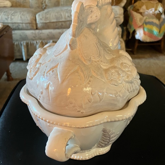 A BLUE SKY CHICKEN COVERED CASSEROLE DISH NEST PORCELAIN WHITE.9 x 9 BUY NOW - Picture 6 of 16